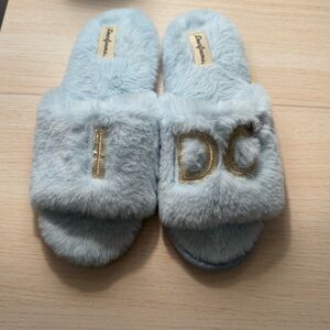 Blue I do dreamfoam slippers size medium (7/8)